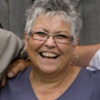 Profile Picture of Barbara Pearson (@bluvskats) on Twitter