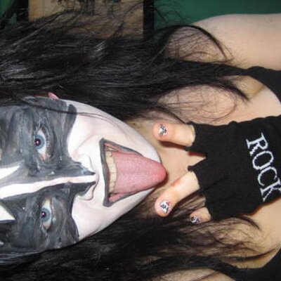 Profile Picture of Heather Roche (@KISSRULE) on Twitter