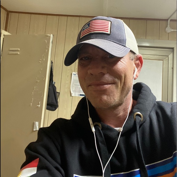 Profile Picture of Carl Alstatt (@alstattc) on Poshmark