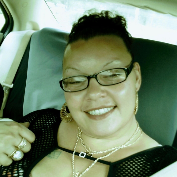 Profile Picture of Cindy Garbis (@oreokira) on Poshmark