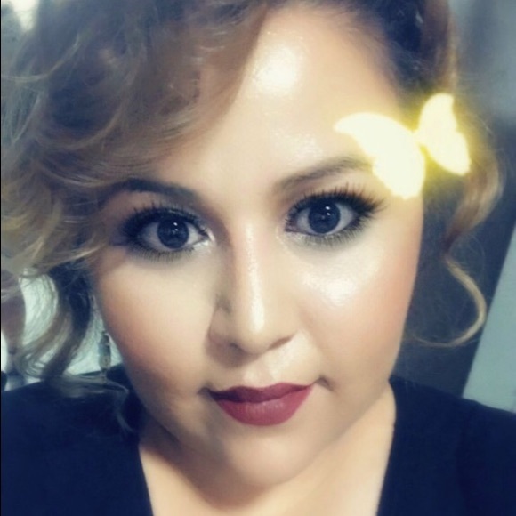 Profile Picture of Laura Cassio (@berenice293) on Poshmark