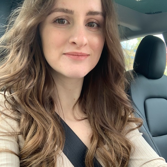 Profile Picture of Hayley Mcgowan (@hayleynewlin) on Poshmark