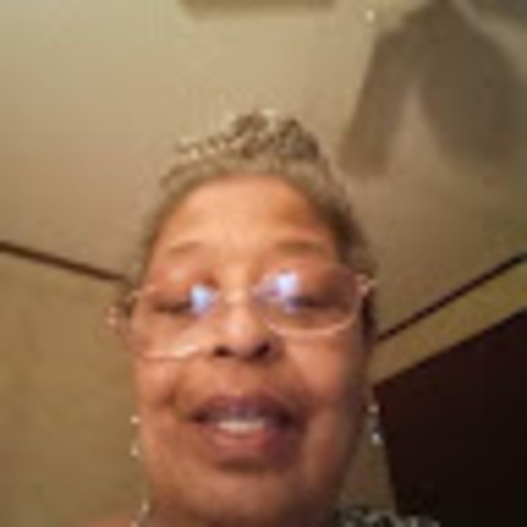 Profile Picture of Pamela Sweatt (@pamelasweatt2) on Poshmark