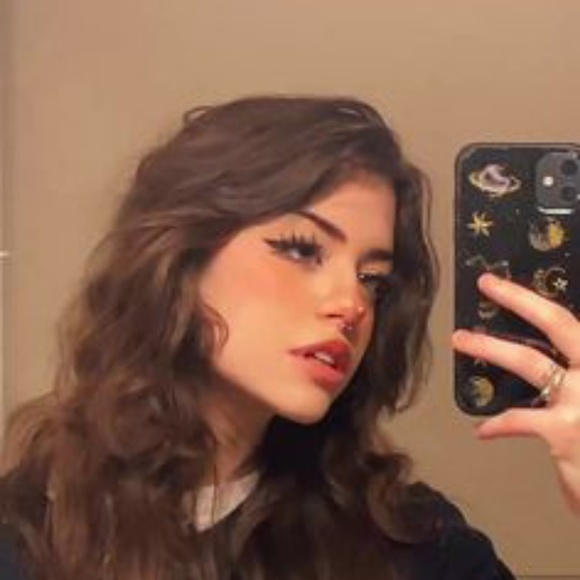 Tegan Henard - Poshmark Profile Picture of Tegan Henard (@teganh11) on Poshmark