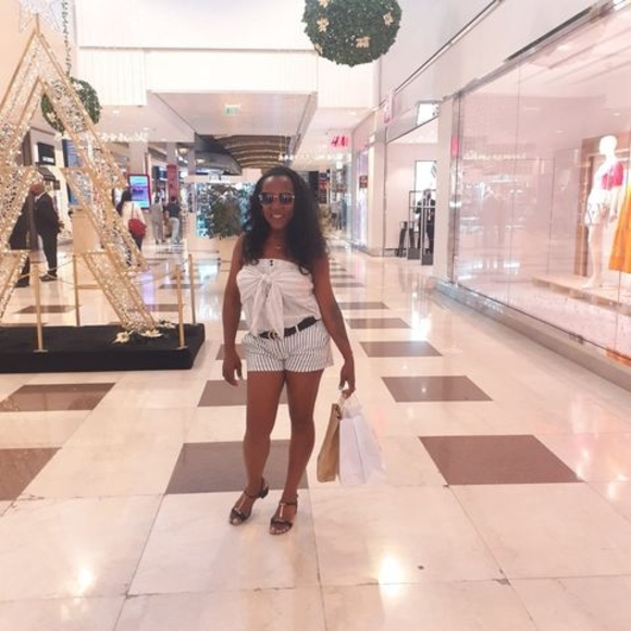 Profile Picture of Yusimit Hierrezuelo (@yusaimiviant) on Poshmark