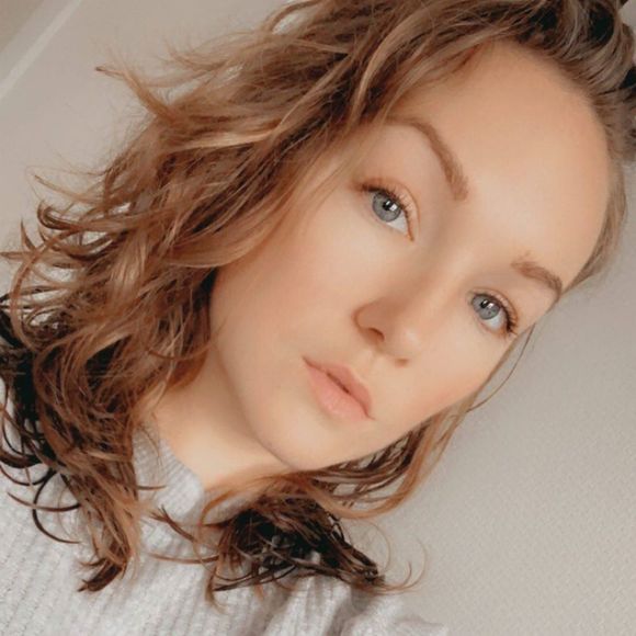 Profile Picture of Taylor Farrell (@taylorafarrell) on Poshmark