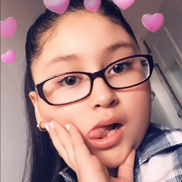 Profile Picture of Dulce Bonito (@dulcebonito) on Poshmark