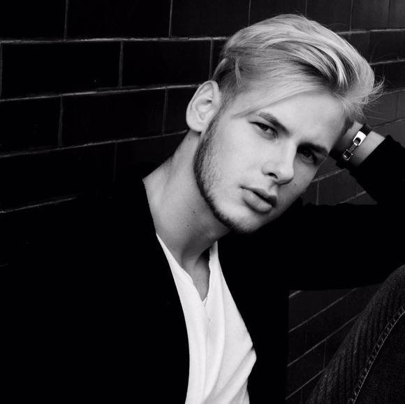 Profile Picture of Aleksandr Kudla (@skudla92) on Poshmark