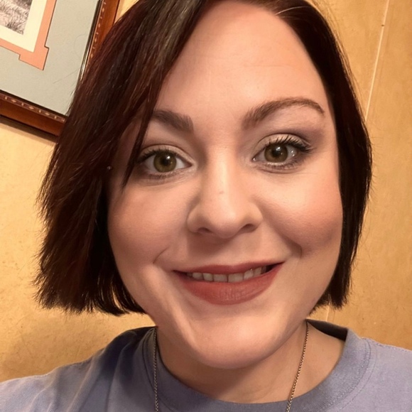 Profile Picture of Tosha Scott (@toshalyne2212) on Poshmark