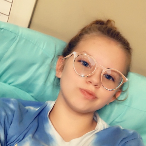 Profile Picture of Samantha Coggins (@samanthacoggina) on Poshmark