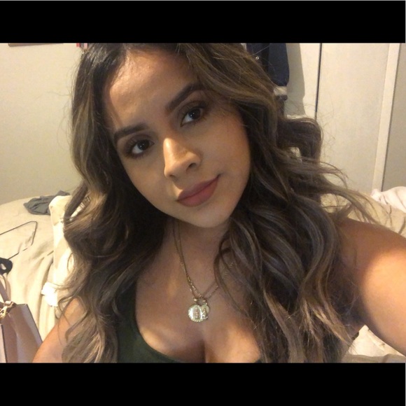 Profile Picture of Virginia Alvarez (@virginiaaaa_) on Poshmark