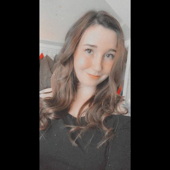 Profile Picture of Ashley Bussow (@ashleybuzzow) on Poshmark