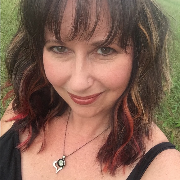 Profile Picture of Jeanine Corbitt (@jccloset42) on Poshmark