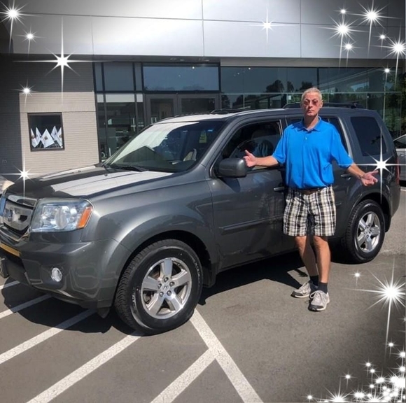 Profile Picture of Dennis Perry (@dennisperry661) on Poshmark