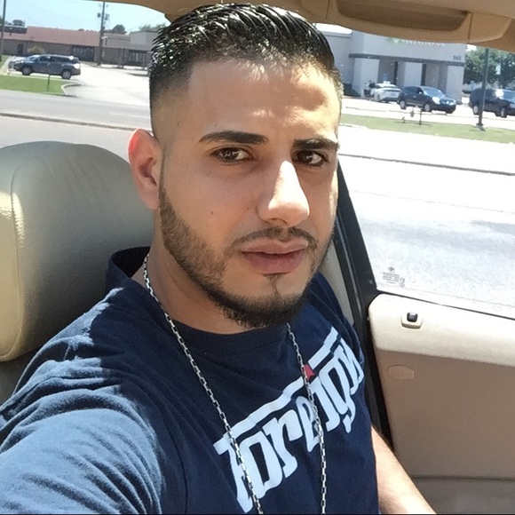 Profile Picture of Del Jaber (@deljaber) on Poshmark