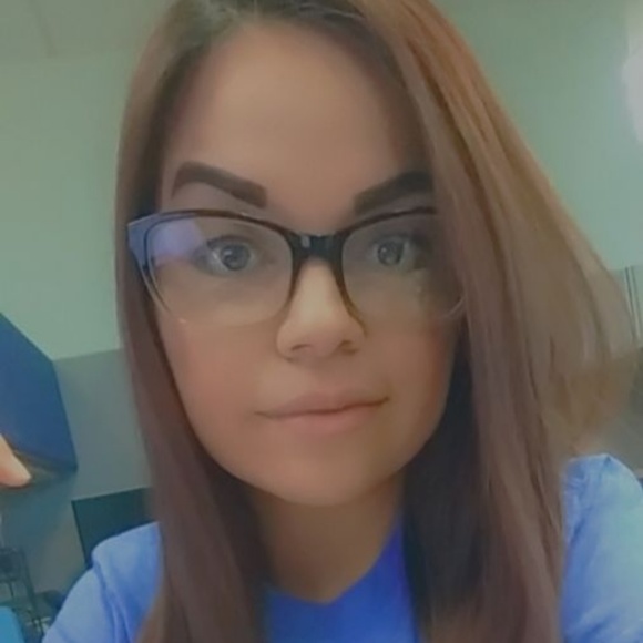 Monica Olivarri - Poshmark Profile Picture of Monica Olivarri (@monicaolivarri) on Poshmark