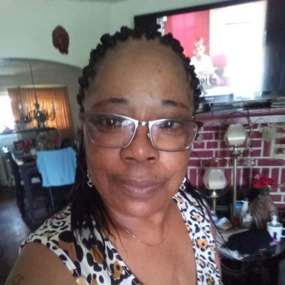 Profile Picture of Lavenia Billops (@laveniabillops) on Poshmark