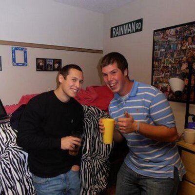 Profile Picture of Travis Barrett (@tbarrett15) on Twitter