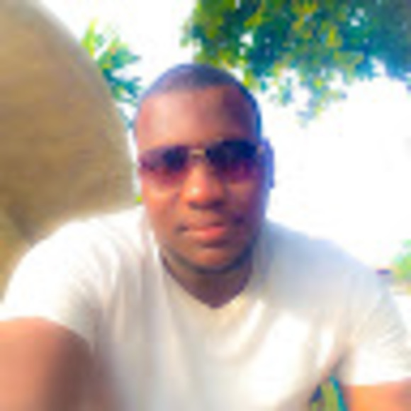 Profile Picture of Peterson Guillaume (@gpeterson509) on Poshmark
