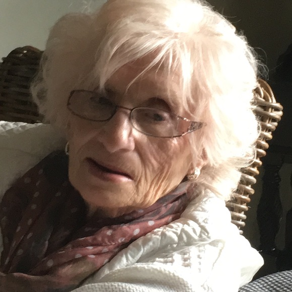 Mary Bonenberger - Poshmark Profile Picture of Mary Bonenberger (@mygracie2) on Poshmark