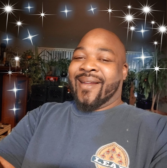 Profile Picture of Taz Lee (@montazefrye) on Poshmark