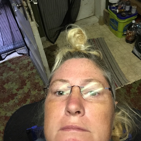 Profile Picture of Kimber Dudek (@putitbackinplay) on Poshmark