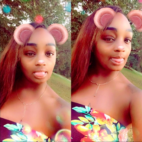 Profile Picture of Krystal Maxwell (@krystaln__) on Poshmark