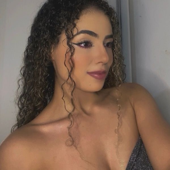 Profile Picture of Patrícia Kely (@_patricia316) on Tiktok