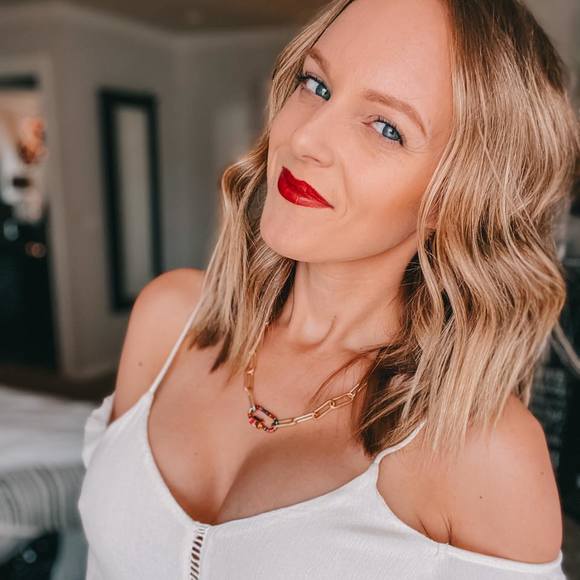 Profile Picture of Becca Fronk (@beccamelynn) on Poshmark
