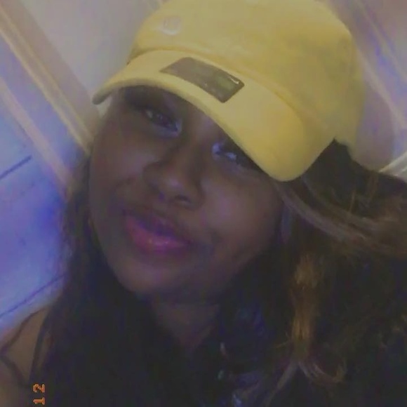 Profile Picture of Alexus Bell (@alexusbell) on Poshmark