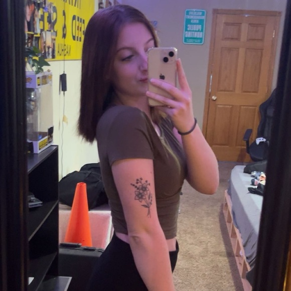 Profile Picture of Hailey Thomas (@haileythomas273) on Poshmark
