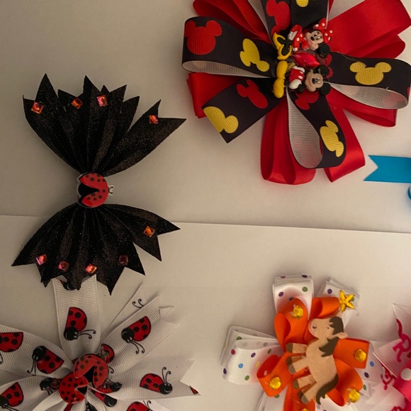 Profile Picture of Danielle Denney (@bowsbowsbows402) on Poshmark