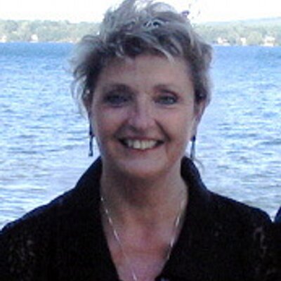 Profile Picture of Vanessa Stewart (@@ClutterFreeDiva) on Twitter