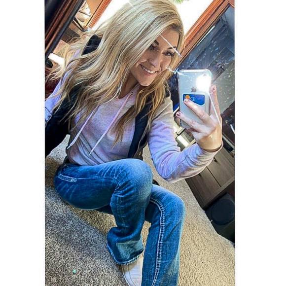 Profile Picture of Elise Kozlovsky (@traviselise123) on Poshmark