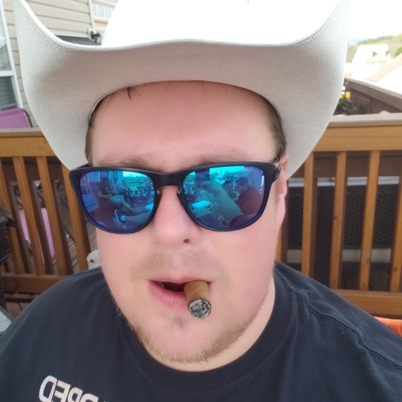 Profile Picture of Mike Gantt (@geezy396) on Poshmark