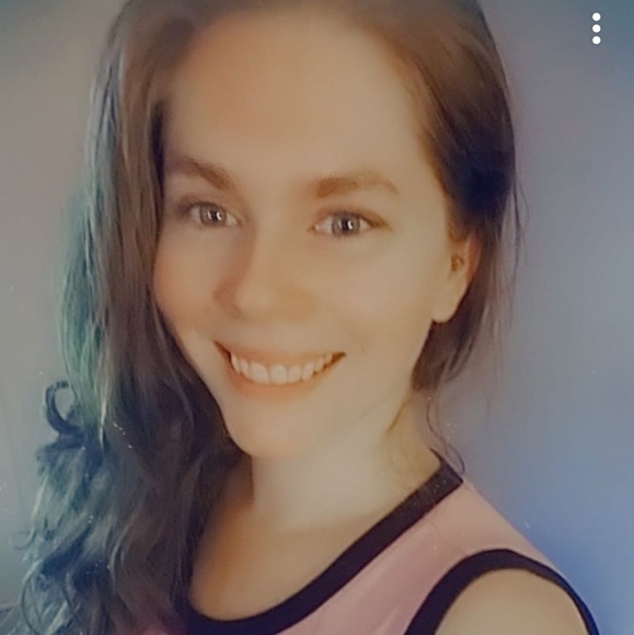 Profile Picture of Ani Messier (@animessier) on Poshmark