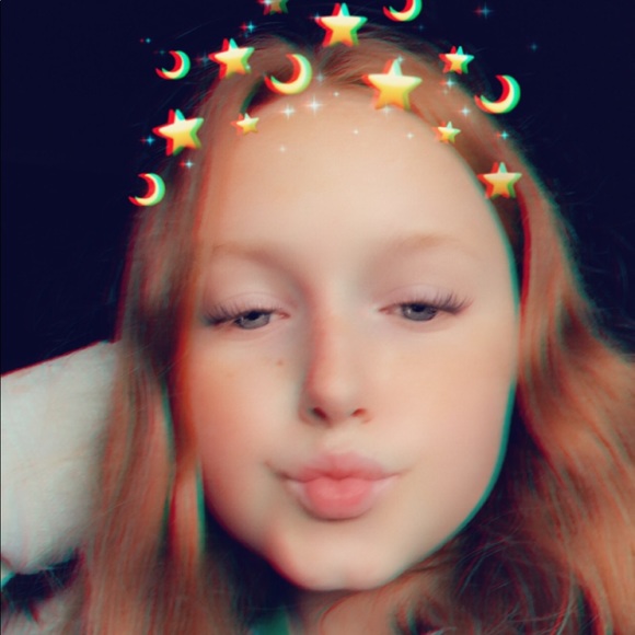 Profile Picture of Jackie Hooks (@jackierosehooks) on Poshmark