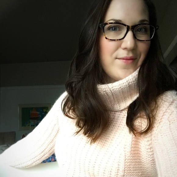 Profile Picture of Nicola Adam (@nicolaadam) on Poshmark