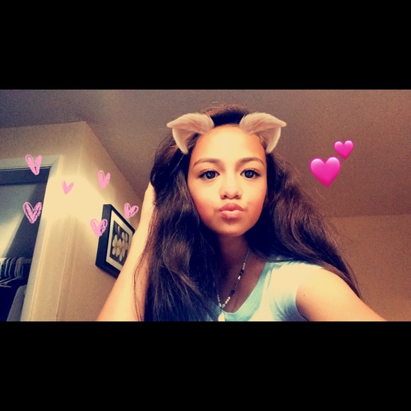 Profile Picture of Angel Moeai (@angel_moeai) on Poshmark