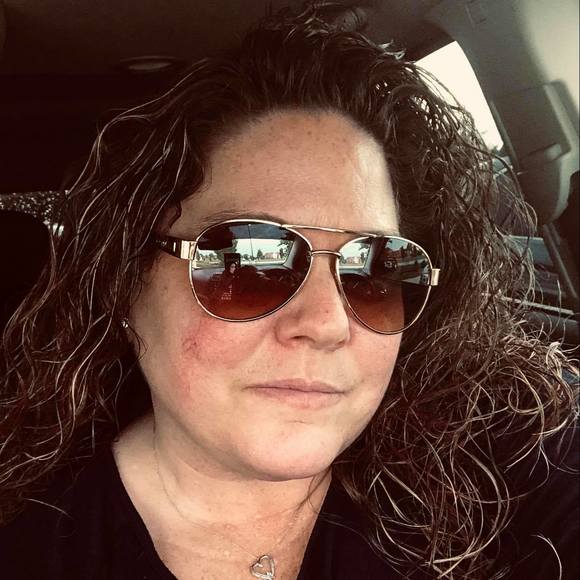 Profile Picture of Shelly Pohlman (@racheleb34) on Poshmark