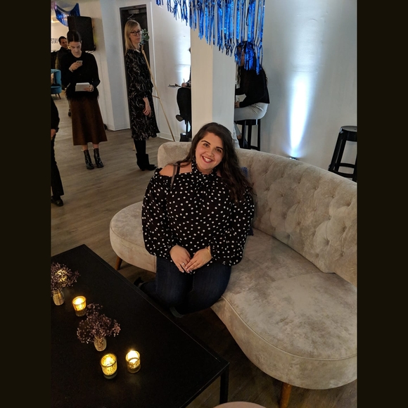 Profile Picture of Victoria Airotciv (@viktronika) on Poshmark