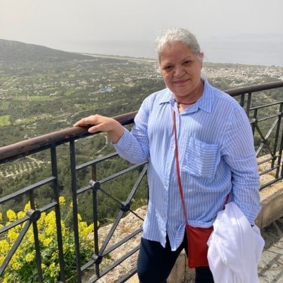 Profile Picture of Fofie Karas (@fofiekaras) on Poshmark