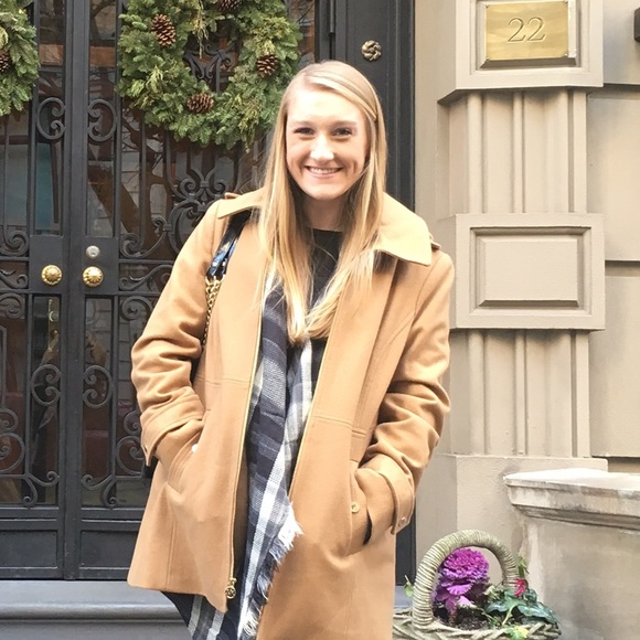 Profile Picture of Lauren Pryor (@laurenpryor1) on Poshmark