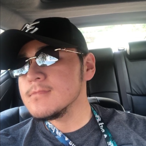 Profile Picture of Brandon Xiong (@b_red2103) on Poshmark