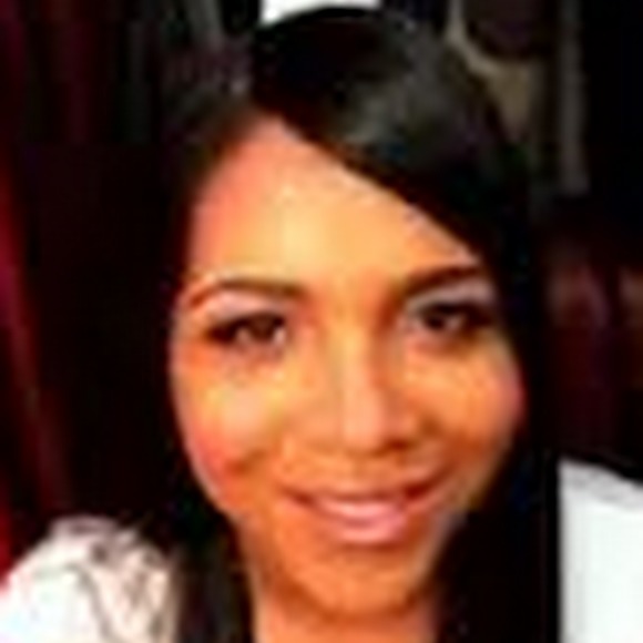 Profile Picture of Yazmin Colon (@jazcolon1997) on Poshmark