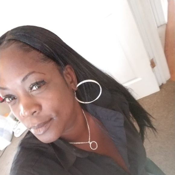 Profile Picture of Marie Handsor (@msantionette) on Poshmark