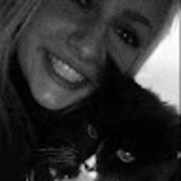 Profile Picture of Sydney Conard (@sydneyconard) on Poshmark