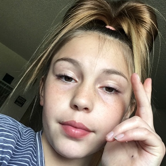 Profile Picture of Ashlyashlynd Adams (@ashlynd_savage) on Poshmark