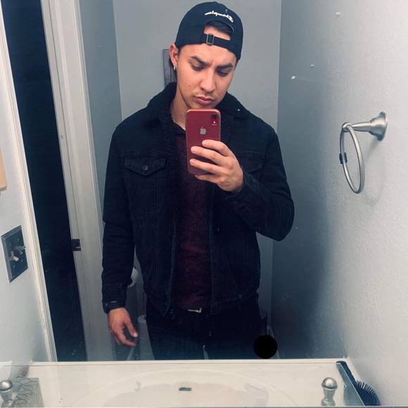 Profile Picture of Jonathan Sequeira (@jmsequeira64) on Poshmark