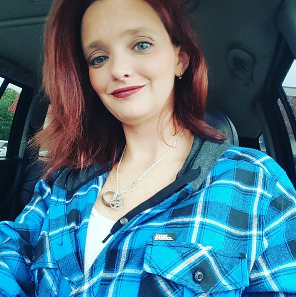 Profile Picture of Stephanie Hiser (@stephiser) on Poshmark